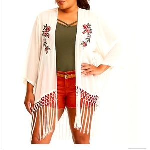 Torrid EMBROIDERED FRINGE KIMONO SZ
10/12